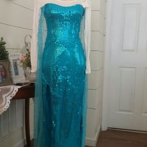 NEW WITH TAG ELSA COSTUME SIZE MEDIUM